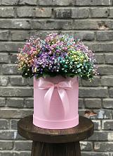 Цветочная композиция из Гипсофила и Розы в шляпной коробке в Березово Воронежской области