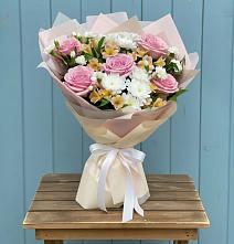 Букет цветов из:  Гвоздики, Орхидеи и Розы #REPLACE_PRED# Березово Воронежской области