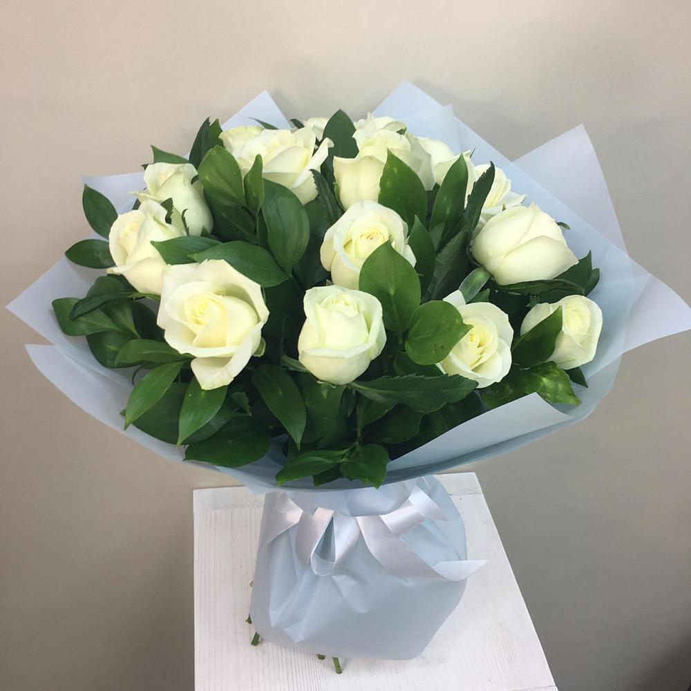 Букет 15 Белых роз Проуд в Березово Воронежской области