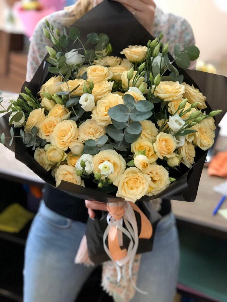 Букет цветов из: Розы и Лизиантусы в Березово Воронежской области