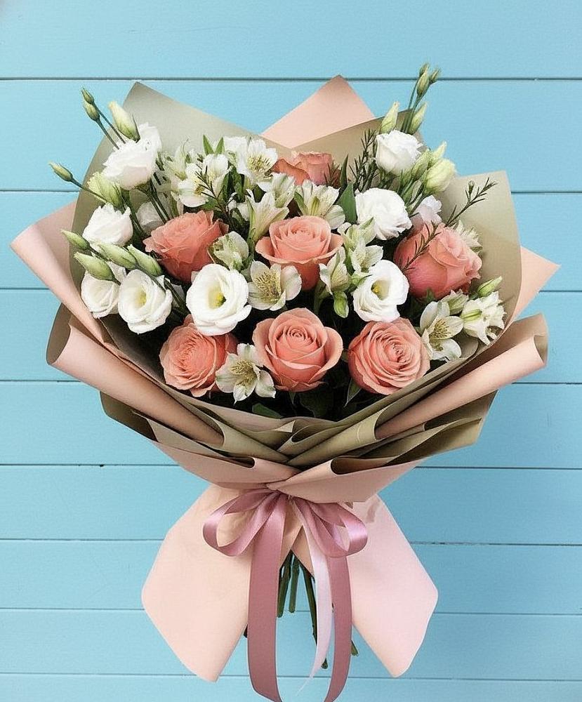 Букет цветов из: Розы, Альстромерии и Лизиантусы в Березово Воронежской области