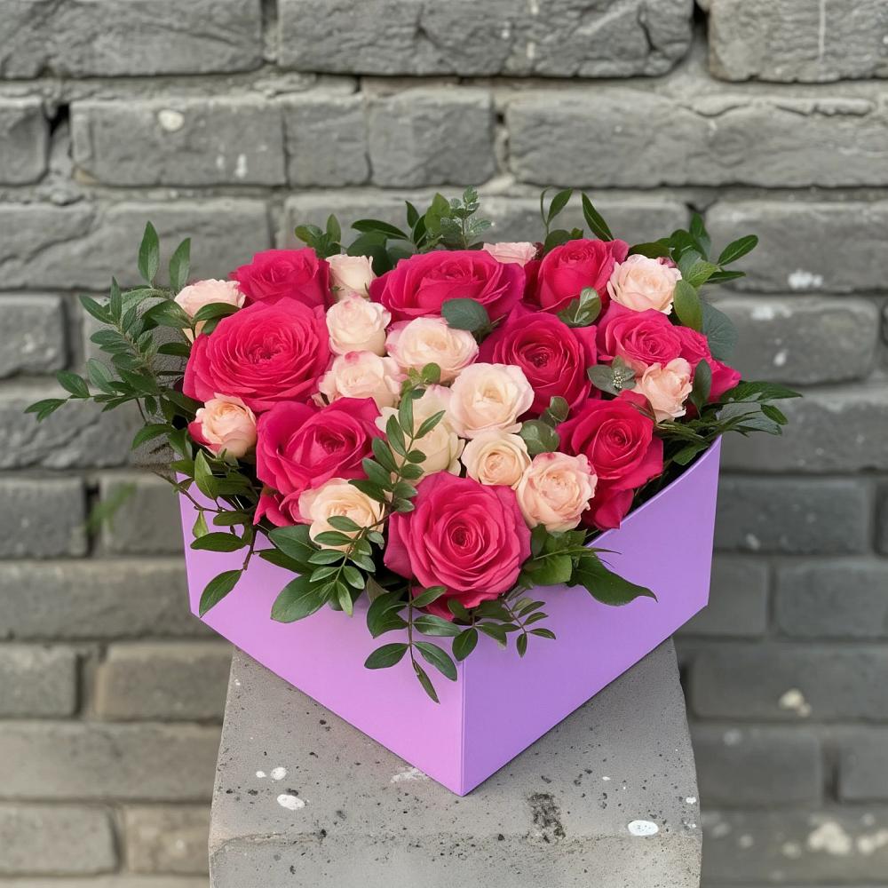 Цветочная композиция из Розы в коробке в Березово Воронежской области