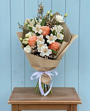 Букет цветов из:  Альстромерии, Лизиантусы, Розы и Хризантемы в Березово Воронежской области