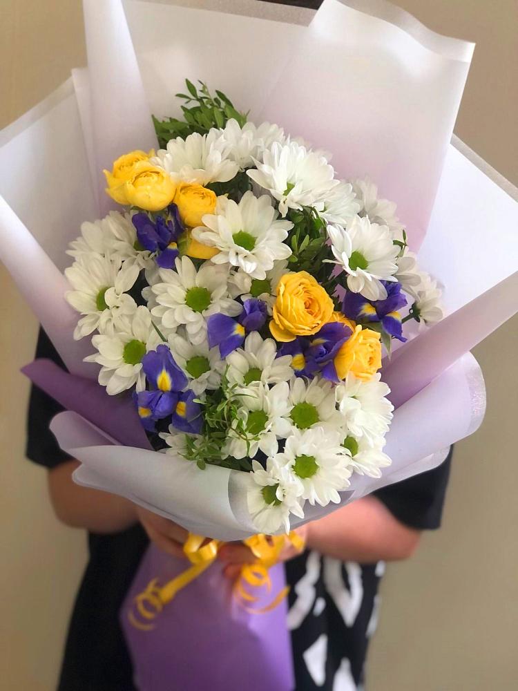Букет цветов из: Ирисы, Хризантемы и Розы в Березово Воронежской области