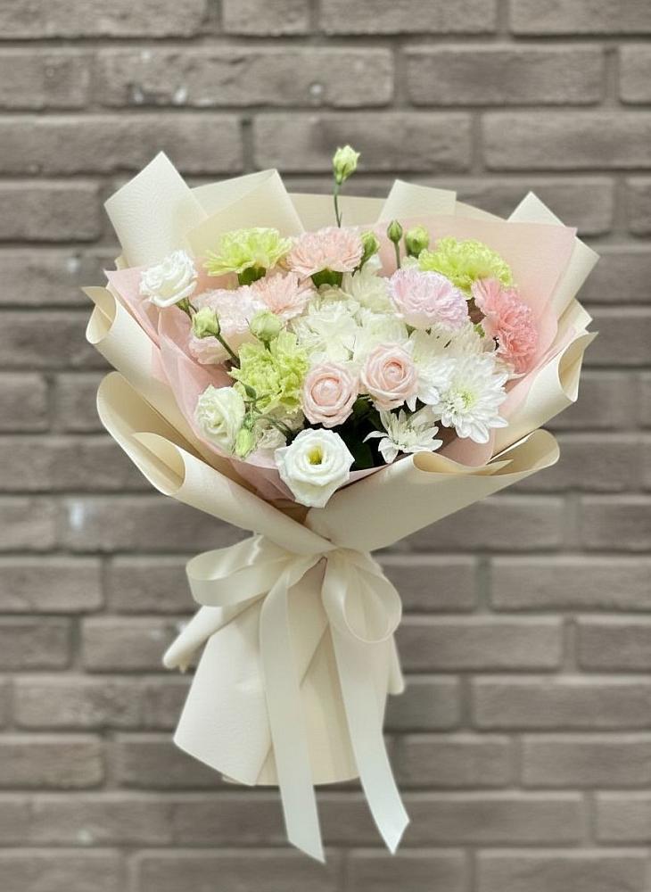 Букет цветов из: Гвоздики, Розы, Лизиантусы и Хризантемы в Березово Воронежской области
