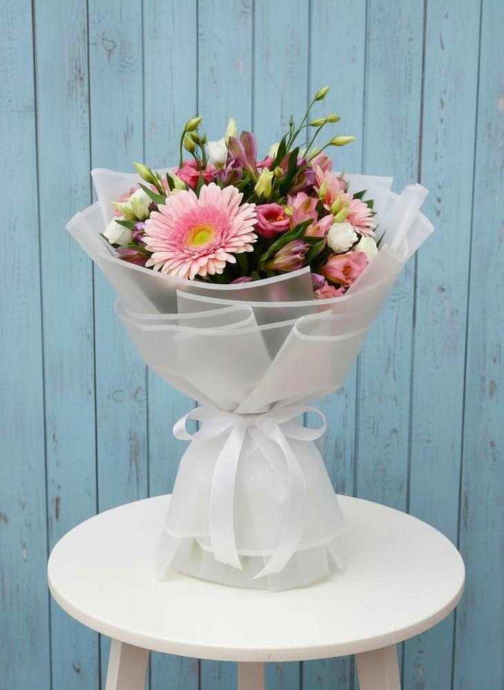 Букет цветов из: Герберы, Альстромерии и Лизиантусы в Березово Воронежской области