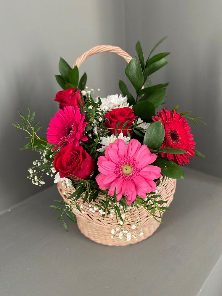 Цветочная композиция из Розы, Хризантемы и Герберы в корзине в Березово Воронежской области
