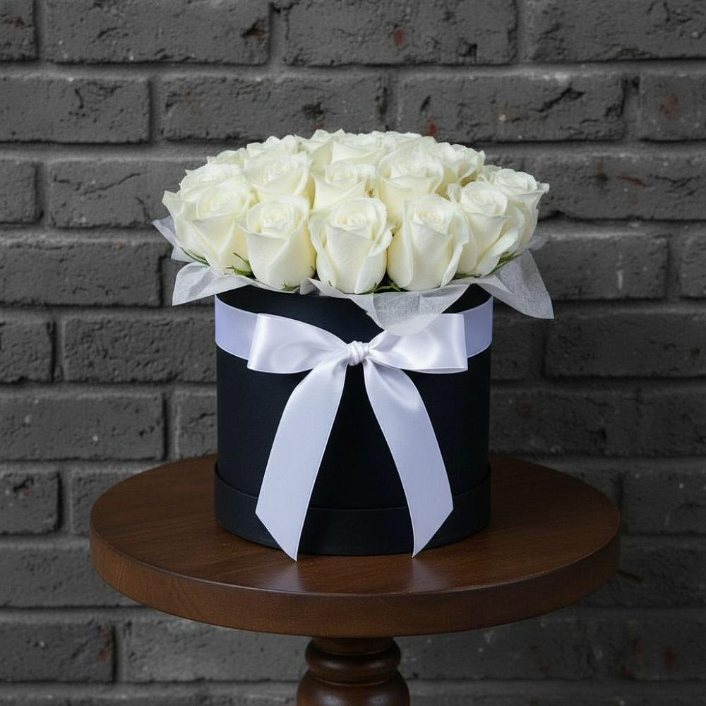 Цветочная композиция из Розы в шляпной коробке в Березово Воронежской области