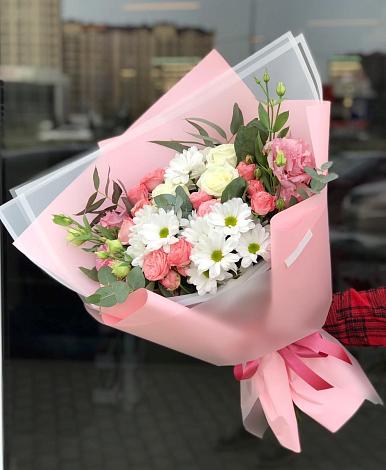Букет цветов из: Розы, Лизиантусы и Хризантемы в Березово Воронежской области