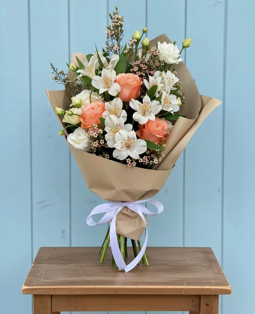 Букет цветов из: Альстромерии, Лизиантусы, Розы и Хризантемы в Березово Воронежской области