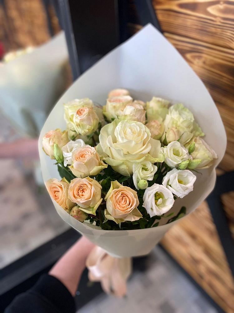 Букет цветов из: Розы и Лизиантусы в Березово Воронежской области