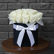 Цветочная композиция из Розы в шляпной коробке в Березово Воронежской области